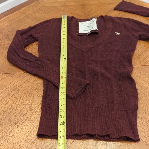 Y2K Women's Abercrombie & Fitch Burgundy Knit Cable V-neck Sweater - Picture 7 of 11